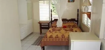Keegans Beachside Hotel Bequia Island