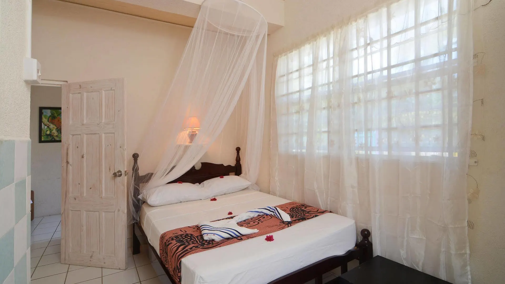 Keegans Beachside Hotel Bequia Island 2*,