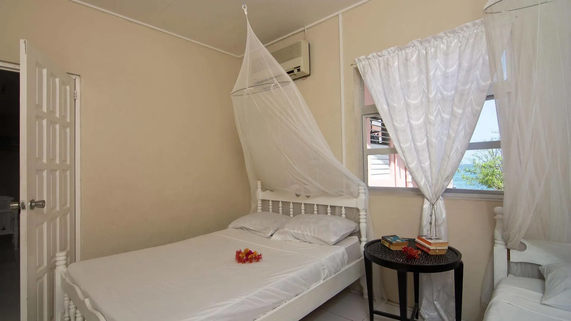 Keegans Beachside Hotel Bequia Island